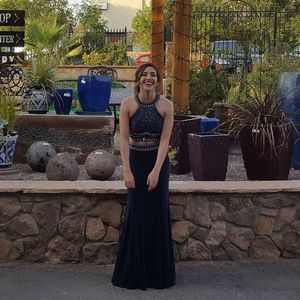 Meet your Posher, Laura